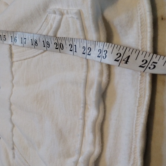 Venley Michigan Wolverines hooded sweatshirt. - Picture 8 of 9